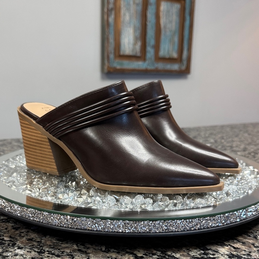 Journee Collection Espresso Brown Block stacked Heel pointed toe Mules NEW 7.5